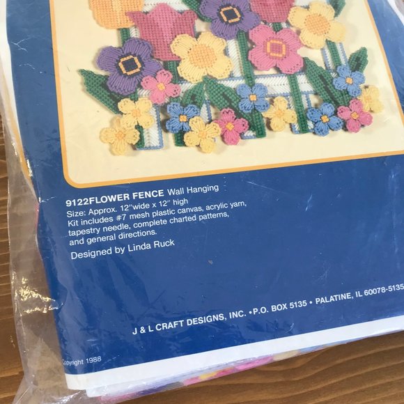 Flower Fence #9122 Temptations J&L Craft Designs Vtg Plastic Canvas Kit 1988 - Picture 3 of 4